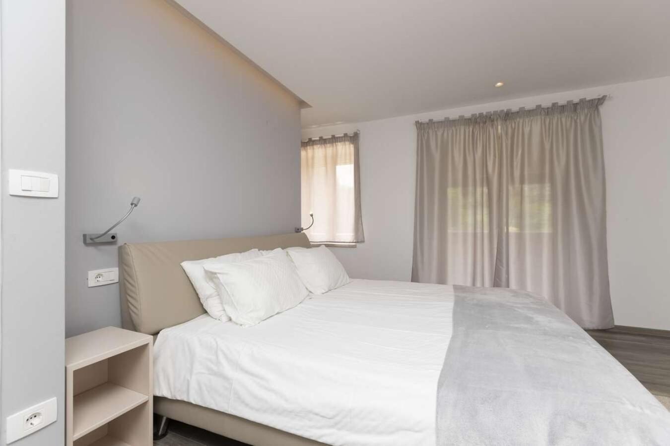 Villa Viscum In Central Istria For 8 Persons With Large Garden - Pet Friendly Пазин Екстериор снимка