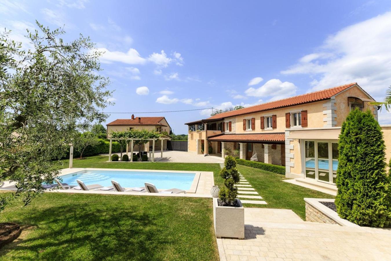 Villa Viscum In Central Istria For 8 Persons With Large Garden - Pet Friendly Пазин Екстериор снимка