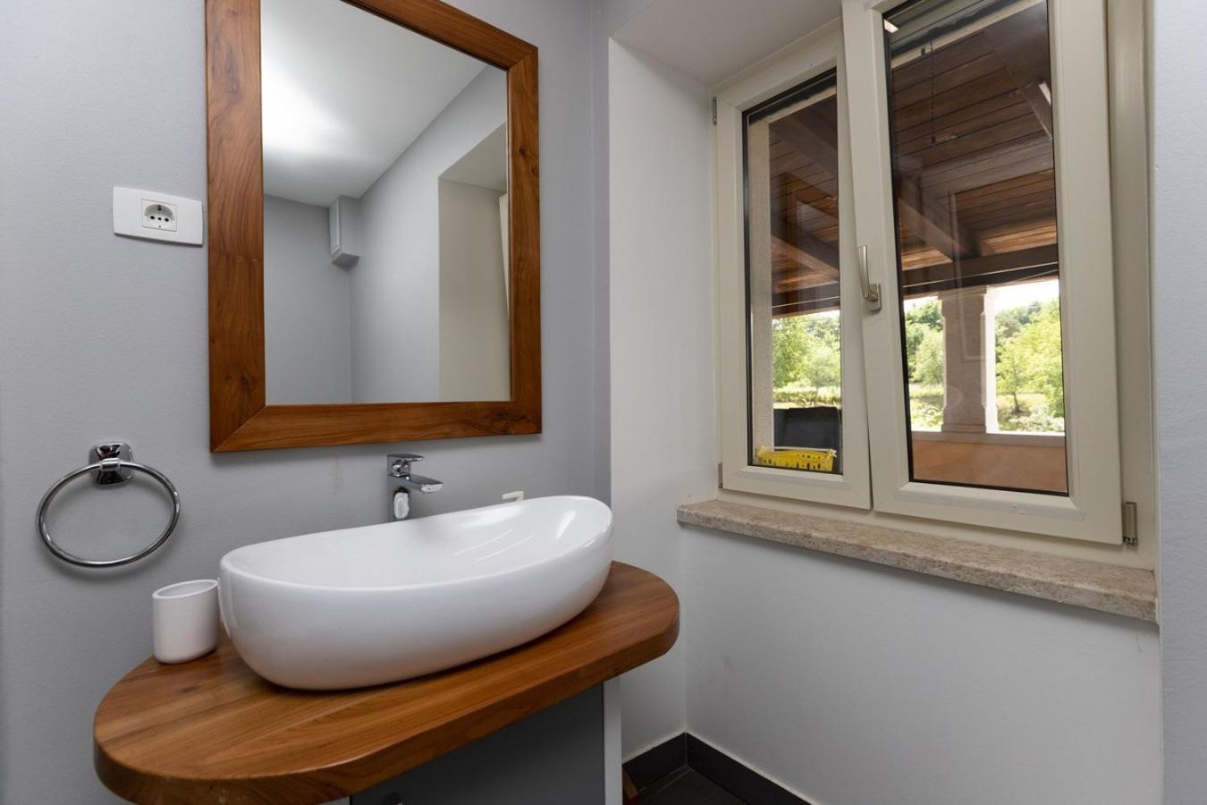 Villa Viscum In Central Istria For 8 Persons With Large Garden - Pet Friendly Пазин Екстериор снимка