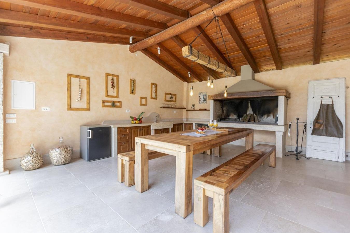 Villa Viscum In Central Istria For 8 Persons With Large Garden - Pet Friendly Пазин Екстериор снимка
