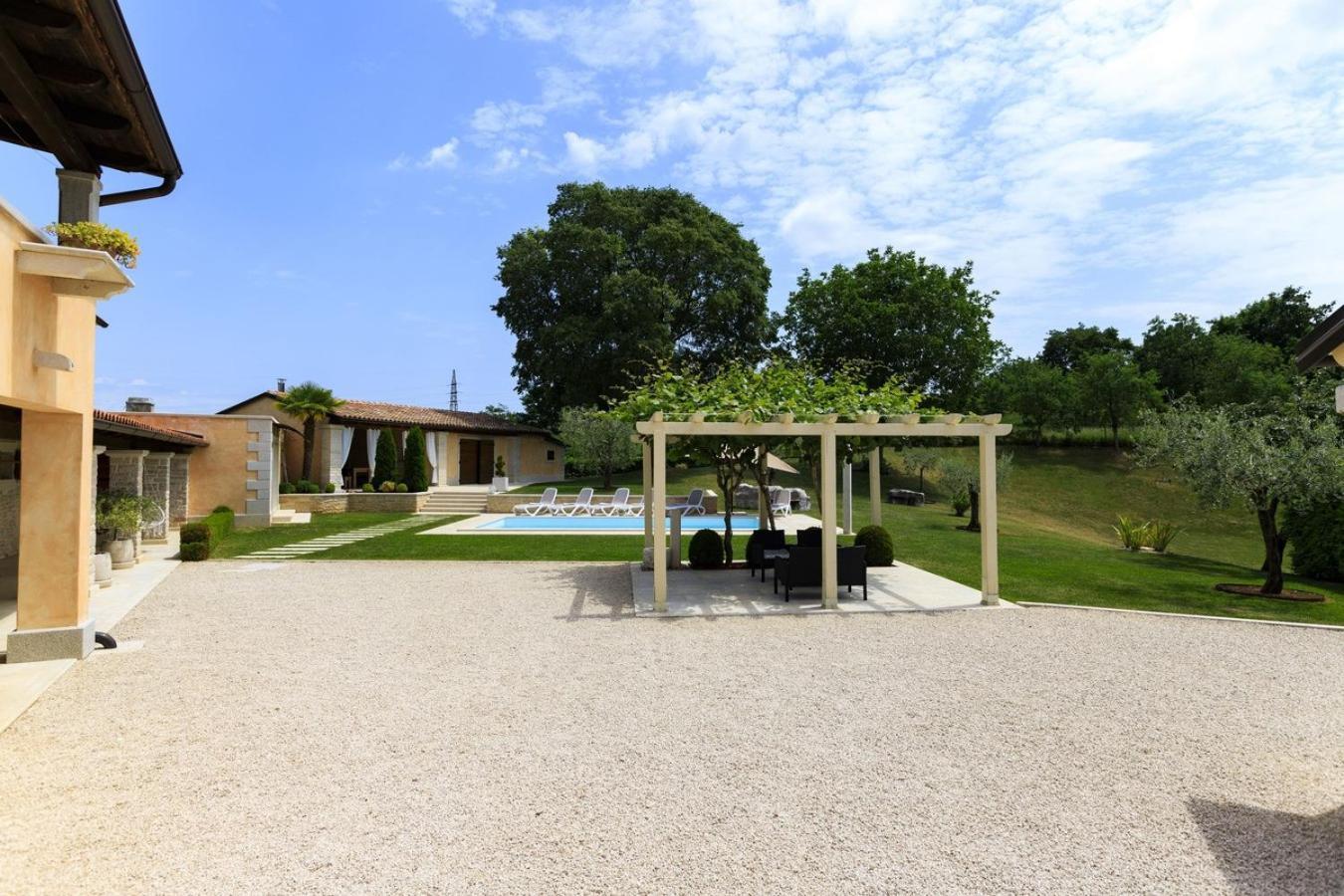 Villa Viscum In Central Istria For 8 Persons With Large Garden - Pet Friendly Пазин Екстериор снимка