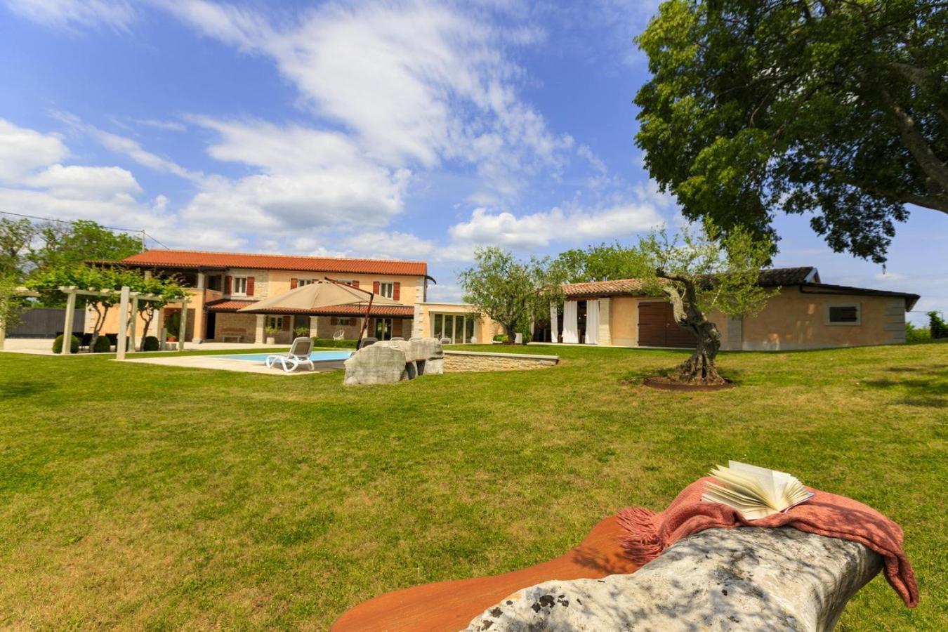 Villa Viscum In Central Istria For 8 Persons With Large Garden - Pet Friendly Пазин Екстериор снимка