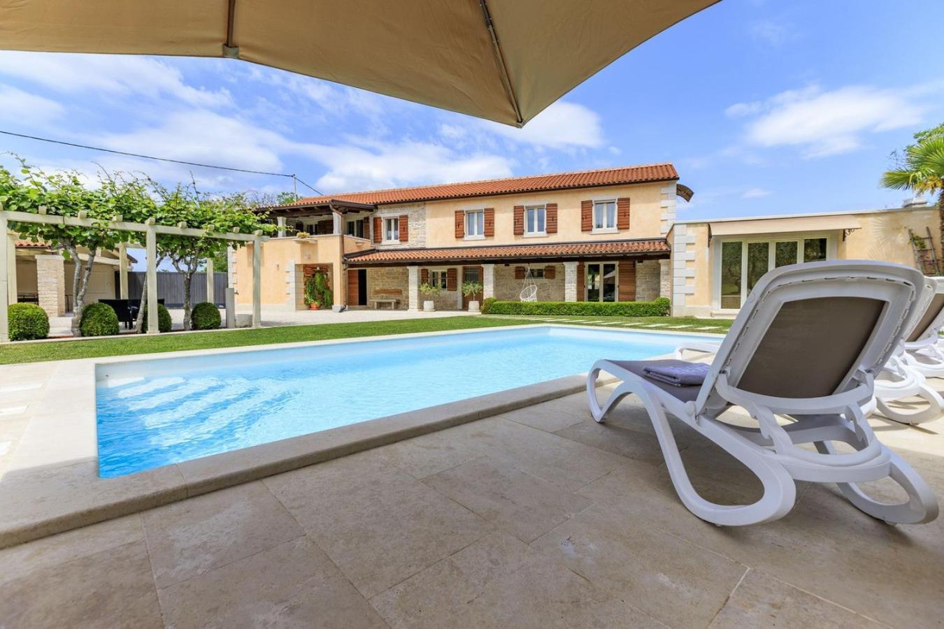Villa Viscum In Central Istria For 8 Persons With Large Garden - Pet Friendly Пазин Екстериор снимка