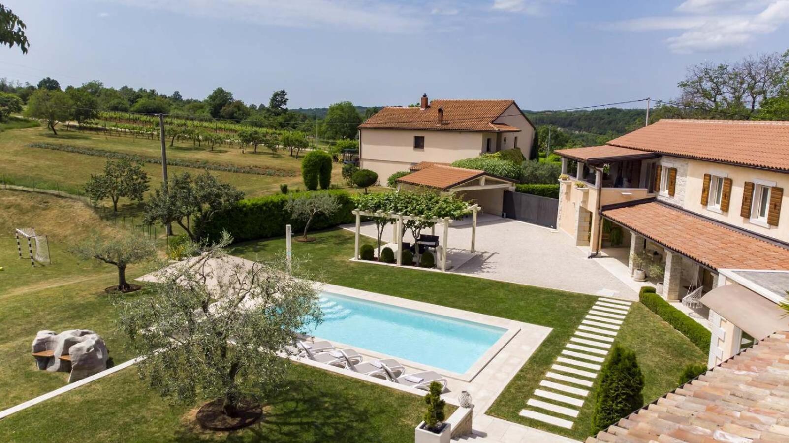 Villa Viscum In Central Istria For 8 Persons With Large Garden - Pet Friendly Пазин Екстериор снимка