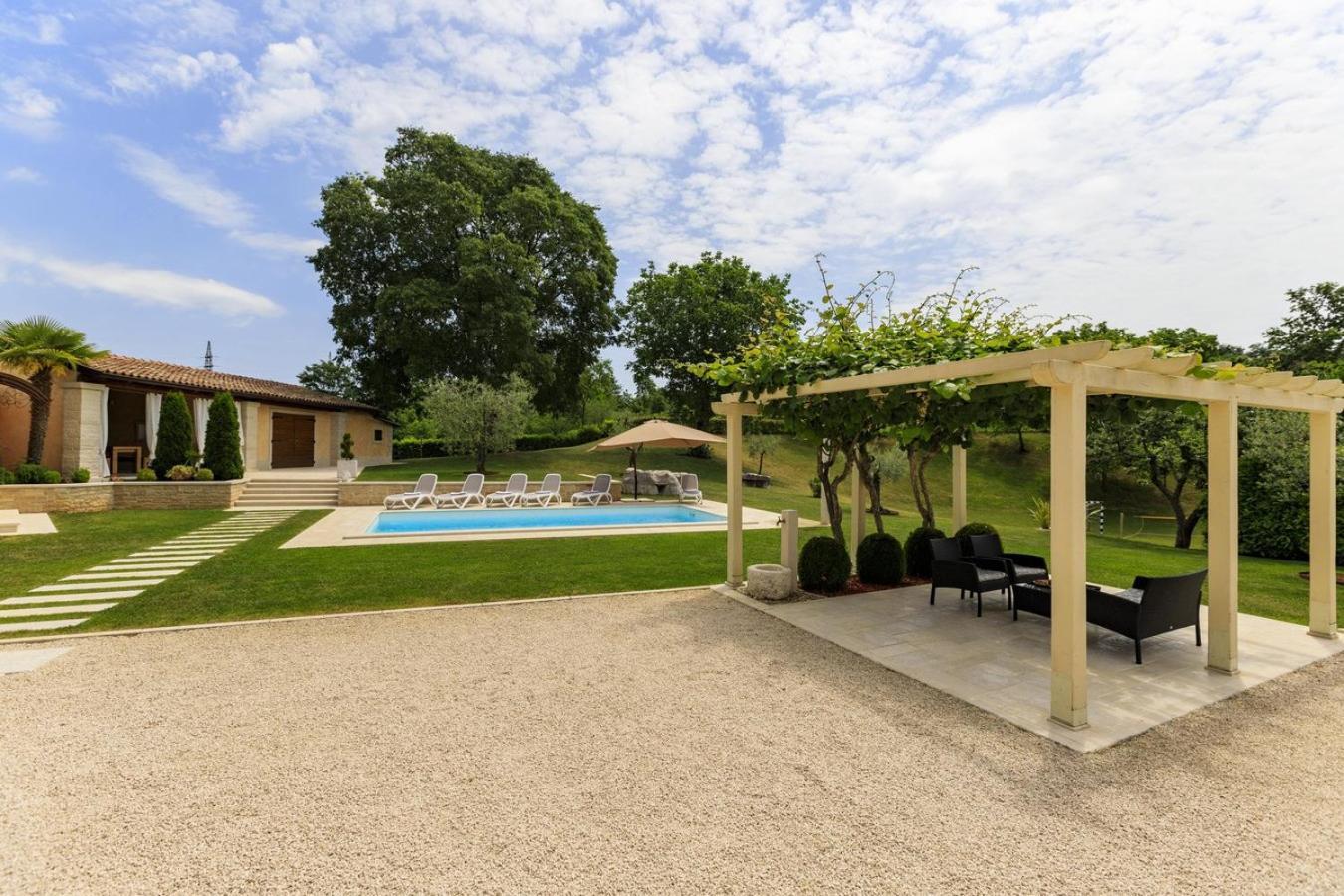 Villa Viscum In Central Istria For 8 Persons With Large Garden - Pet Friendly Пазин Екстериор снимка