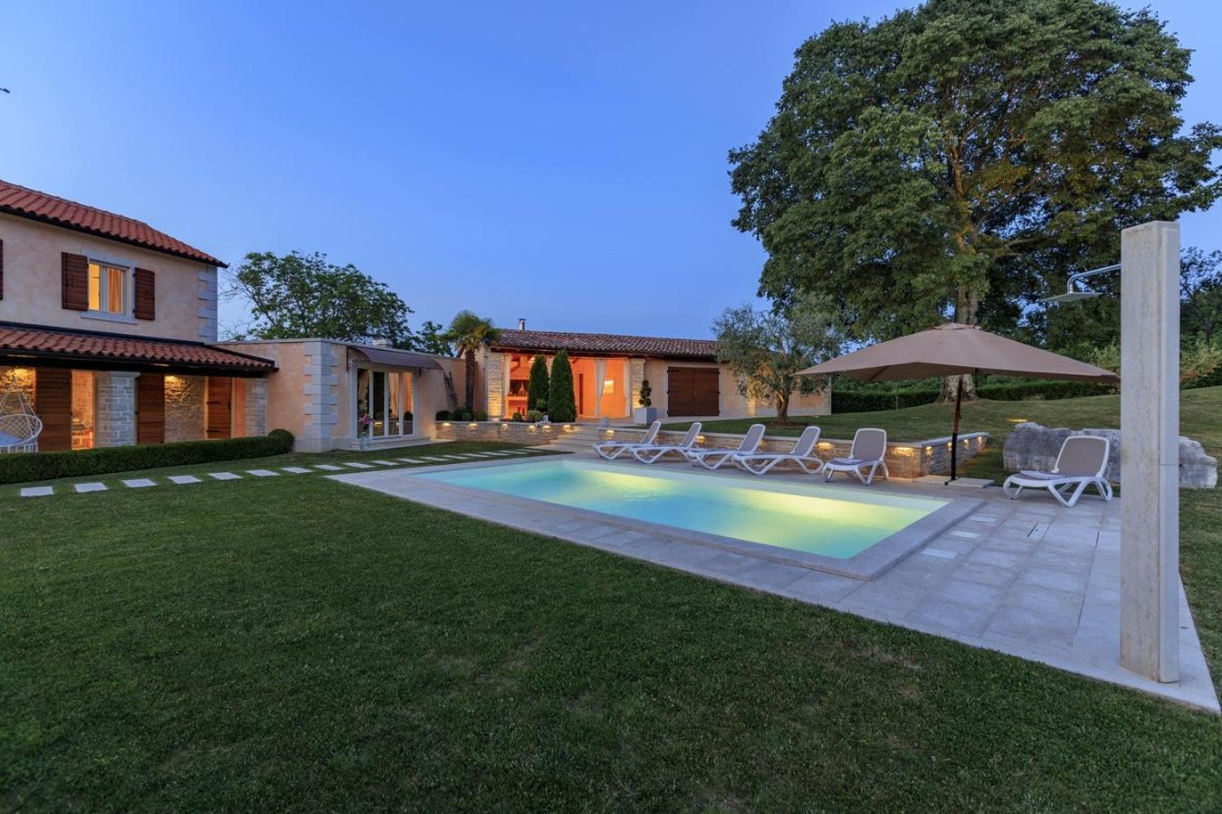 Villa Viscum In Central Istria For 8 Persons With Large Garden - Pet Friendly Пазин Екстериор снимка