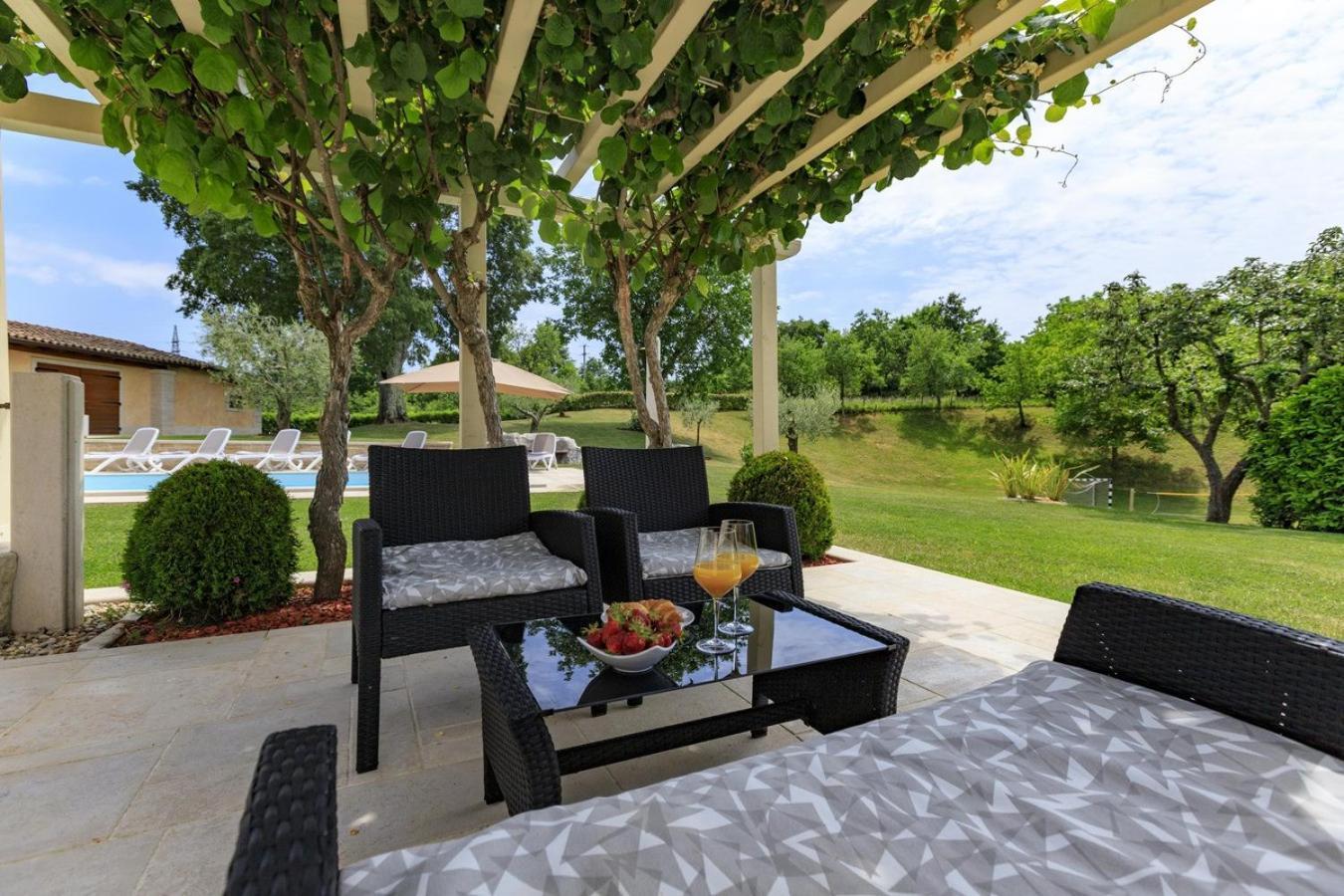 Villa Viscum In Central Istria For 8 Persons With Large Garden - Pet Friendly Пазин Екстериор снимка