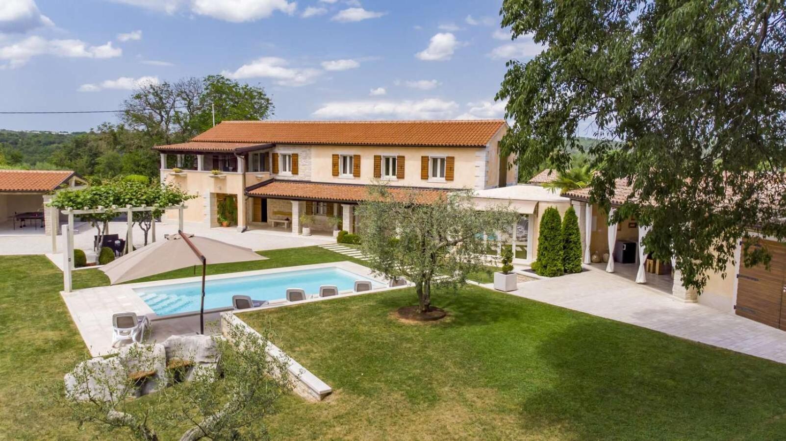 Villa Viscum In Central Istria For 8 Persons With Large Garden - Pet Friendly Пазин Екстериор снимка